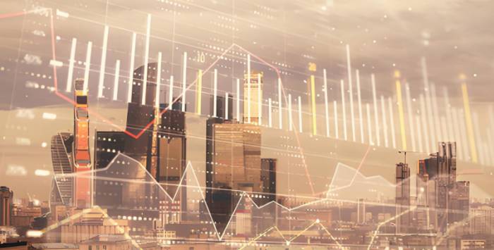 Persistent Inflation May Prompt Further Rate Cuts by Fed; Analysis of Gold and Oil Trends